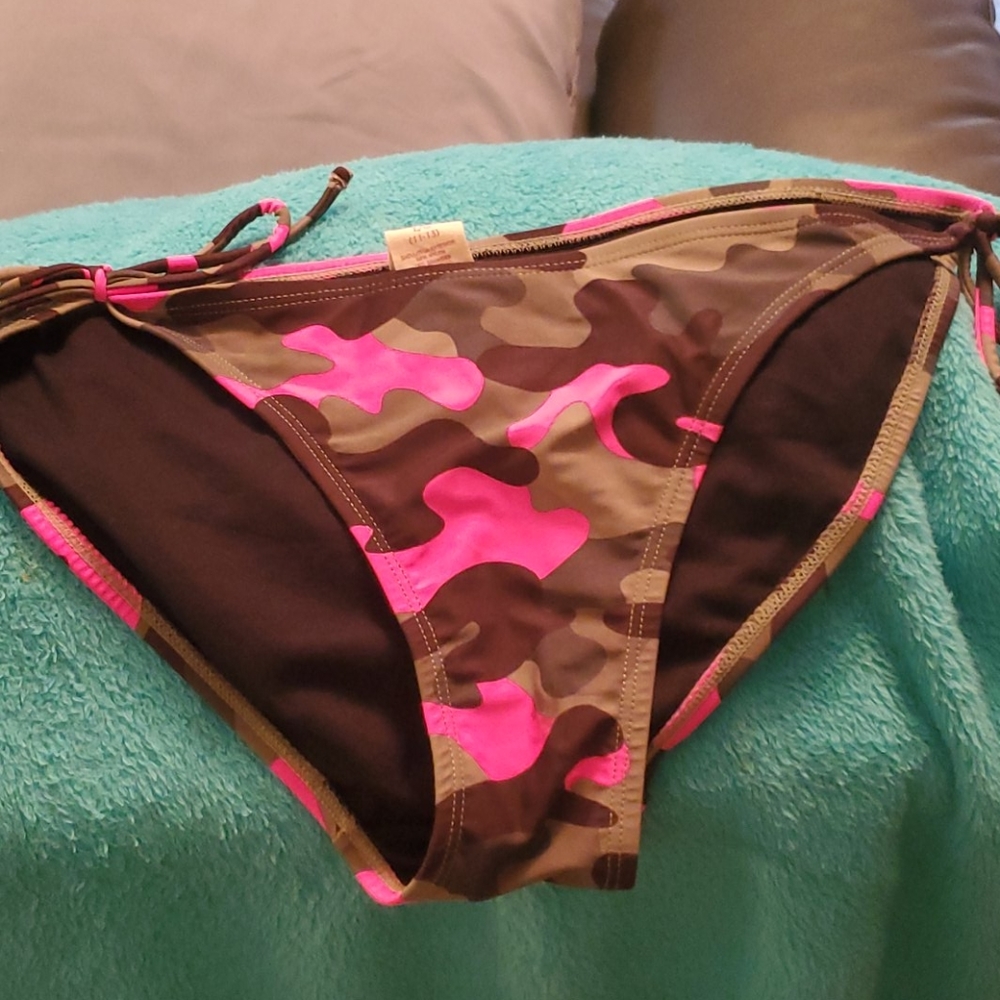 Bikini - Picture 2 of 5